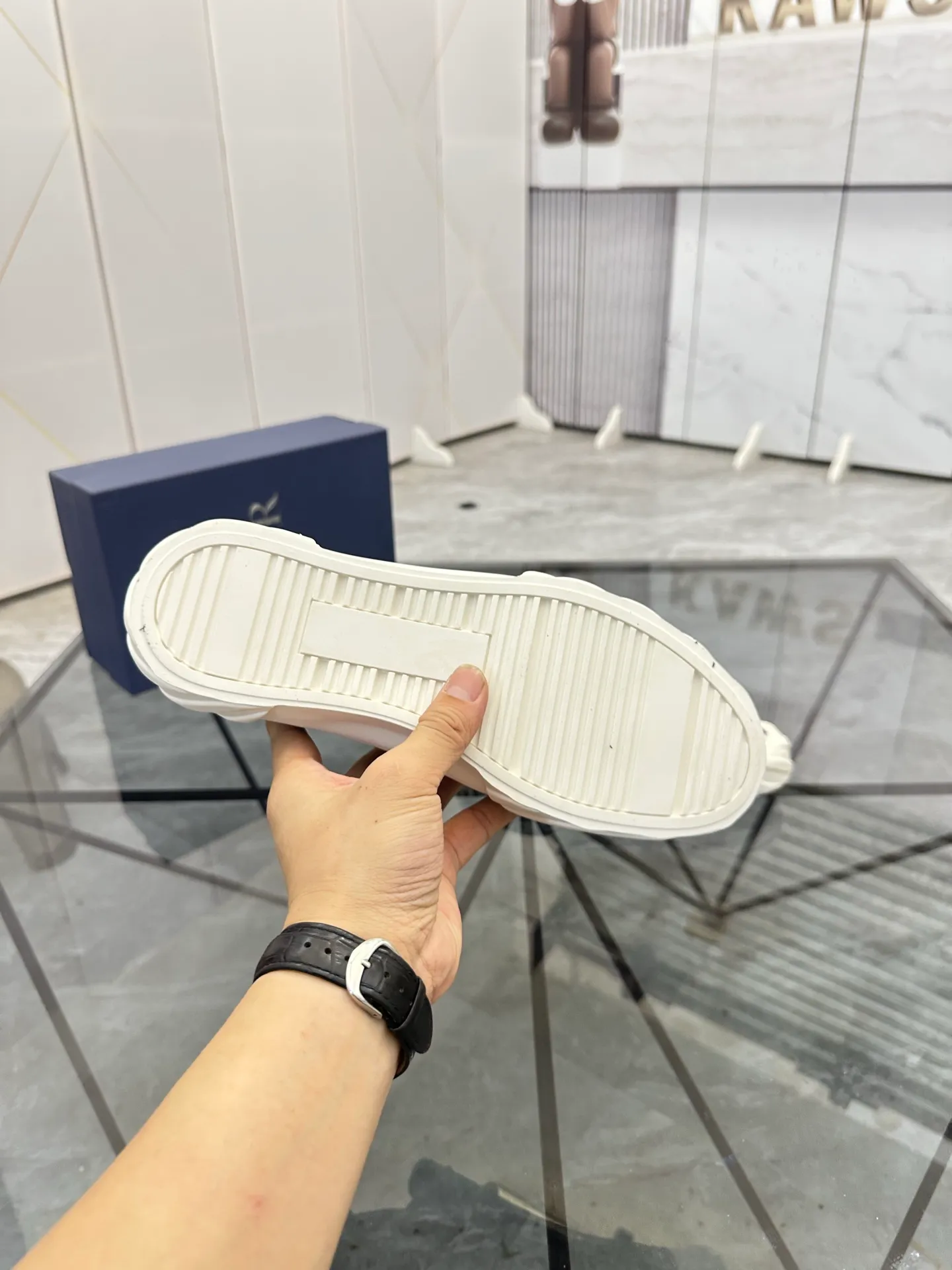 Men's shoes for sale 💰: 💰P380¥ Product trademark: Dior* "Dior*" slip-on shoes Regular size: 38-44 (can be customized to 45) Product materials: upper imported cowhide stitched with original fabric, sheepskin lining, original outsole. No.:6735